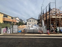 【東京都/練馬区南大泉】練馬区南大泉2丁目　新築戸建　1号棟 建築中の外観：全7区画/奥側