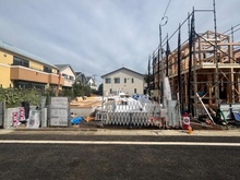 【東京都/練馬区南大泉】練馬区南大泉2丁目　新築戸建　2号棟 建築中の外観：全8区画/前側
