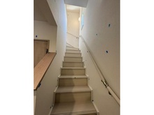 【東京都/調布市富士見町】調布市富士見町三丁目　新築戸建 階段