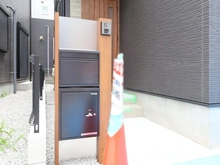 【東京都/調布市深大寺元町】調布市深大寺元町4丁目B号棟 宅配BOX一体型メールBOX