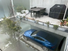 【東京都/世田谷区瀬田】瀬田1丁目ガレージハウス 廊下：廊下からガレージ・ルーフバルコニー