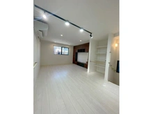 【神奈川県/横浜市鶴見区向井町】横浜市鶴見区向井町4丁目 中古一戸建て リビング・ダイニング：造作家具は新築時に設置されたものです。