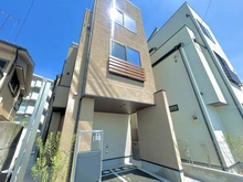 【東京都/世田谷区玉川】世田谷区玉川3丁目 新築戸建て B号棟 外観：全2棟／左側　B号棟