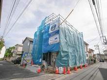 【神奈川県/川崎市麻生区岡上】川崎市麻生区岡上1丁目　新築戸建 建築中の外観