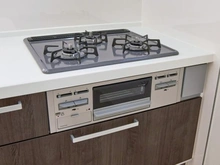 【東京都/稲城市坂浜】稲城市坂浜4丁目　新築戸建1号棟 キッチン：三口コンロ