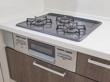 【東京都/稲城市坂浜】稲城市坂浜4丁目　新築戸建2号棟 キッチン：三口コンロ