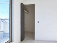【東京都/稲城市坂浜】稲城市坂浜4丁目　新築戸建2号棟 洋室：約7.0帖
ウォークインクローゼット付き