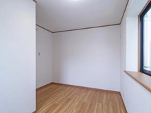 【神奈川県/川崎市多摩区長沢】川崎市多摩区長沢2丁目　中古戸建 洋室：約5.0帖