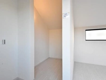 【東京都/町田市鶴川】町田市鶴川6丁目　 新築戸建 洋室：約7.2帖
ウォークインクローゼット付き
