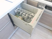 【東京都/足立区本木南町】足立区本木南町　新築戸建1号棟 キッチン：食洗機