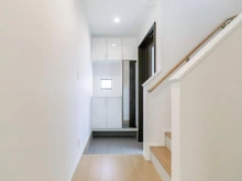 【東京都/府中市四谷】府中市四谷3丁目　新築戸建J号棟 玄関