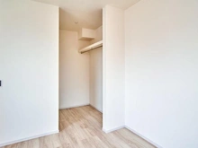【東京都/日野市百草】日野市百草新築戸建 洋室：約7.5帖
ウォークインクローゼット付き