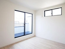 【東京都/日野市三沢】日野市三沢5丁目　新築戸建 洋室：約8.1帖
ウォークインクローゼット付き