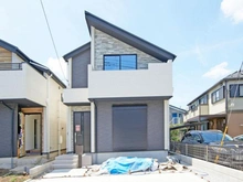 【東京都/狛江市中和泉】狛江市中和泉4丁目　新築戸建1号棟 建築中の外観：全2棟