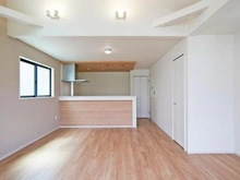 【東京都/三鷹市深大寺】三鷹市深大寺3丁目新築戸建1号棟 LDK:約19.7帖
床暖房付き