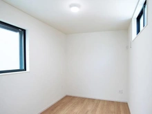 【東京都/三鷹市深大寺】三鷹市深大寺3丁目新築戸建1号棟 サービスルーム(納戸):約5.5帖