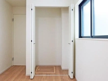 【東京都/三鷹市深大寺】三鷹市深大寺3丁目新築戸建1号棟 サービスルーム(納戸):約5.5帖