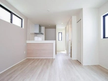 【東京都/三鷹市深大寺】三鷹市深大寺3丁目新築戸建2号棟 LDK:約16.2帖
床暖房付き