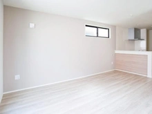 【東京都/三鷹市深大寺】三鷹市深大寺3丁目新築戸建2号棟 LDK:約16.2帖
床暖房付き