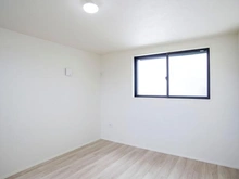 【東京都/三鷹市深大寺】三鷹市深大寺3丁目新築戸建2号棟 サービスルーム(納戸):約7.5帖
ウォークインクローゼット付き