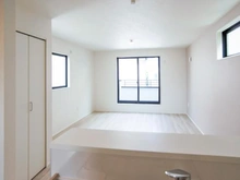 【東京都/三鷹市深大寺】三鷹市深大寺3丁目新築戸建2号棟 キッチン:キッチンから望むリビングダイニング