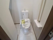 【東京都/日野市平山】日野市平山5丁目　新築戸建1号棟 トイレ：1階