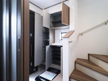 【東京都/日野市平山】日野市平山5丁目　新築戸建1号棟 玄関