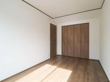 【東京都/日野市平山】日野市平山5丁目　新築戸建1号棟 洋室：約6.5帖