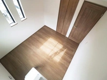 【東京都/日野市平山】日野市平山5丁目　新築戸建1号棟 洋室：ロフトから望む洋室約5.2帖