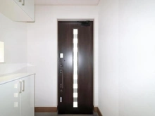 【東京都/府中市是政】府中市是政1丁目新築戸建 玄関