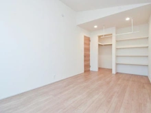 【神奈川県/相模原市南区大野台】相模原市南区大野台3丁目 　新築戸建1号棟 洋室：約7.8帖
ウォークインクローゼット付き