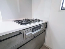 【神奈川県/平塚市高浜台】平塚市高浜台 2号棟 キッチン:三口コンロ