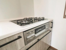 【神奈川県/平塚市高浜台】平塚市高浜台　3号棟 キッチン：三口コンロ