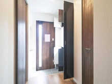 【神奈川県/相模原市南区東大沼】相模原市南区東大沼4丁目　新築戸建1号棟 玄関