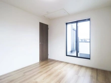 【神奈川県/相模原市南区東大沼】相模原市南区東大沼4丁目　新築戸建1号棟 洋室：約7.0帖
ウォークインクローゼット付き