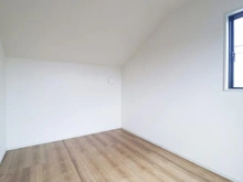 【神奈川県/相模原市南区東大沼】相模原市南区東大沼4丁目　新築戸建1号棟 洋室：約5.5帖