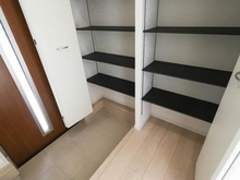 【神奈川県/平塚市河内】平塚市河内　新築戸建1号棟 玄関