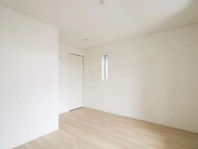 【神奈川県/平塚市河内】平塚市河内　新築戸建1号棟 洋室：約7.0帖
約2.0帖のウォークインクローゼット付き
