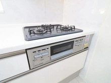 【神奈川県/横浜市港南区港南】横浜市港南区港南6丁目中古戸建 キッチン：三口コンロ