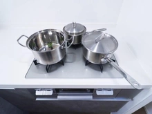 【東京都/稲城市平尾】稲城市平尾2丁目　2号棟 キッチン：三口コンロ