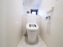 【東京都/稲城市平尾】稲城市平尾2丁目　2号棟 トイレ