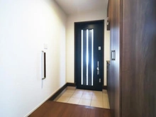 【東京都/稲城市平尾】稲城市平尾2丁目　8号棟 玄関