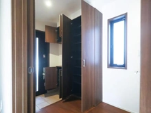 【東京都/稲城市平尾】稲城市平尾2丁目　8号棟 玄関