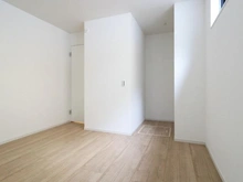 【東京都/大田区西六郷】大田区西六郷1丁目　新築戸建 サービスルーム（納戸）：約7.5帖
ウォークインクローゼット付き