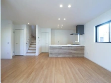 【神奈川県/川崎市麻生区片平】川崎市麻生区片平1丁目新築戸建 LDK：約22.2帖
床暖房付き