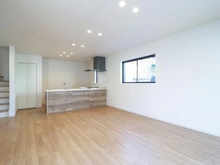 【神奈川県/川崎市麻生区片平】川崎市麻生区片平1丁目新築戸建 LDK：約22.2帖
床暖房付き