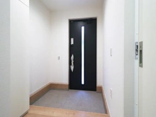 【神奈川県/川崎市麻生区片平】川崎市麻生区片平1丁目新築戸建 玄関