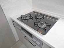 【神奈川県/川崎市麻生区王禅寺西】王禅寺西1丁目　中古戸建 キッチン：三口コンロ