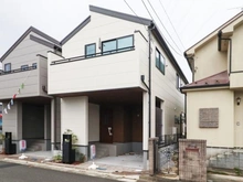 【東京都/多摩市和田】多摩市和田　新築戸建2号棟 外観：全２棟。写真中央の建物。