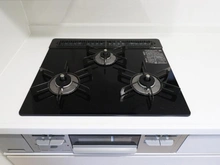 【東京都/西東京市南町】西東京市南町一丁目　中古戸建 キッチン：三口コンロ